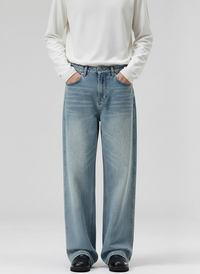 Men's Light Blue Washed Loose Straight Jeans - model wearing